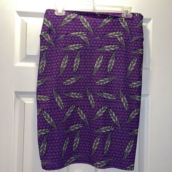 ✨LuLaRoe Purple Feather & Flower Cassie Skirt - Picture 1 of 7